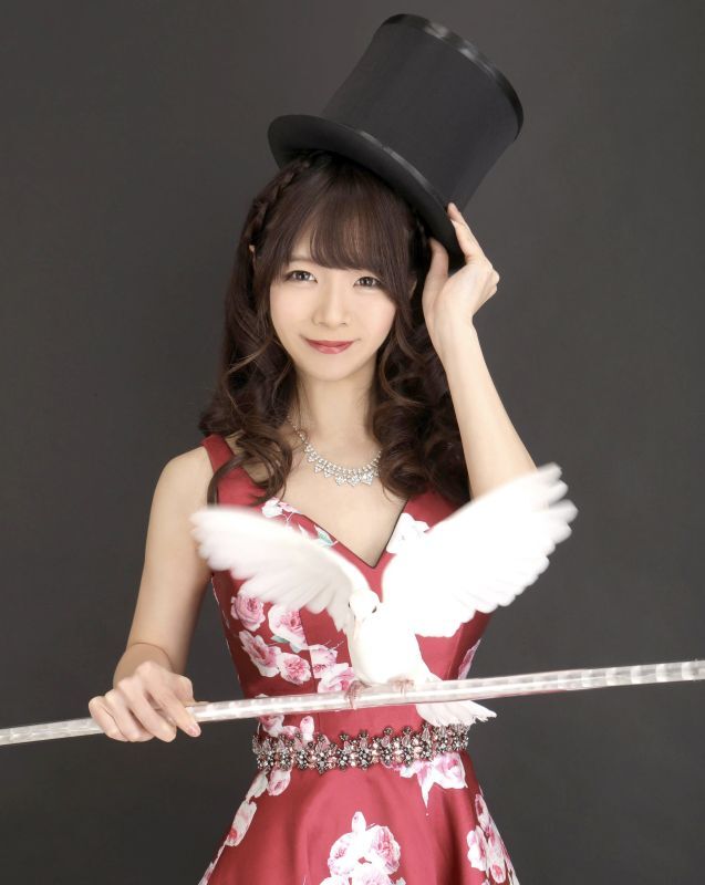 画像1: マジシャン　ミーナ　出張マジック　全国・海外・船上で  On-site Magic Performances Nationwide, Overseas, and on Ships by Magician Mina - 